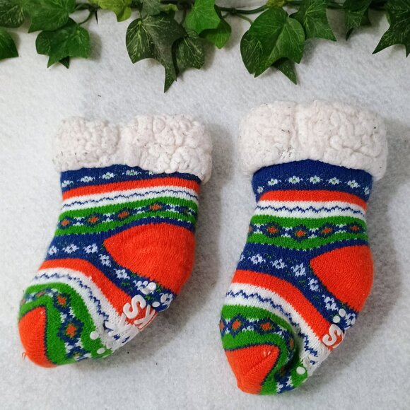VGUC: MUK LUKS Infant Socks 0-6M Multicolor Cozy Fleece, Perfect for Christmas - Picture 2 of 4